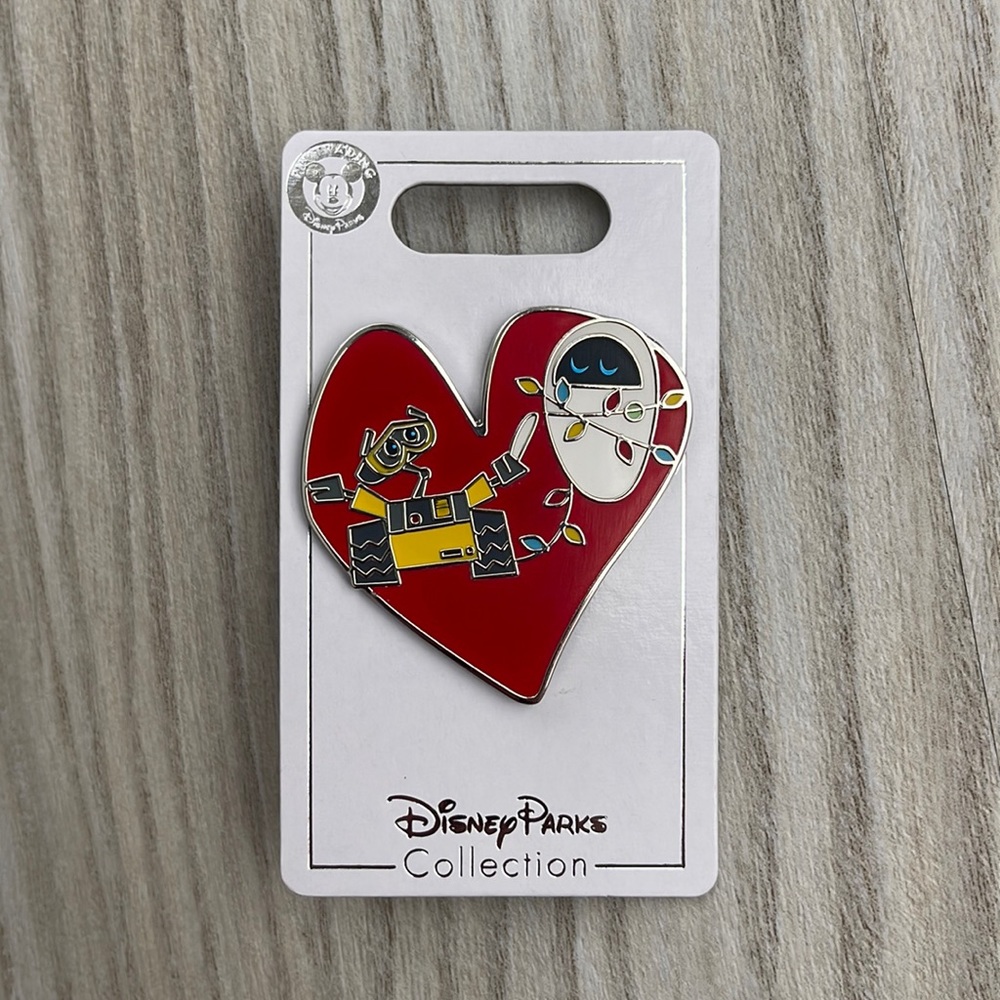 Disney Wall-E and Eva pin collection